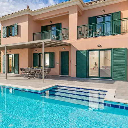 Niki With Swimming Pool Vila Annináta