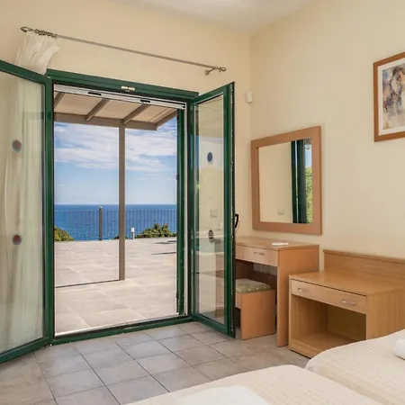 Vila Niki With Swimming Pool Annináta