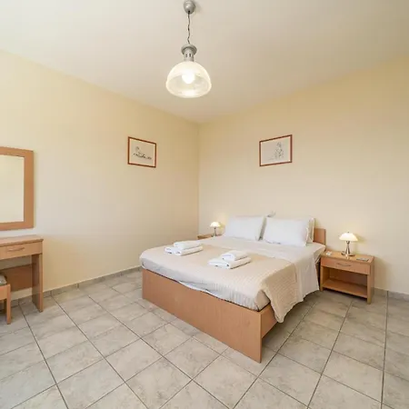 Niki With Swimming Pool Annináta