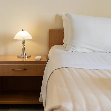 Niki With Swimming Pool Annináta