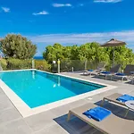Niki With Swimming Pool Villa
