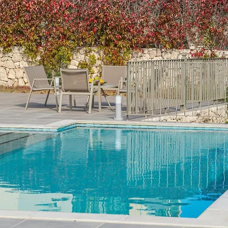 Niki With Swimming Pool * Anninata